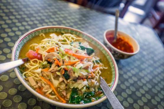 206 Momo With Noodle Soup 