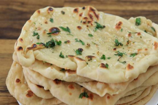 912 Cheese Garlic Naan
