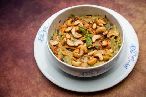 085 Cashew Nut Salad 