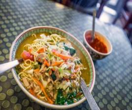 206 Momo With Noodle Soup 